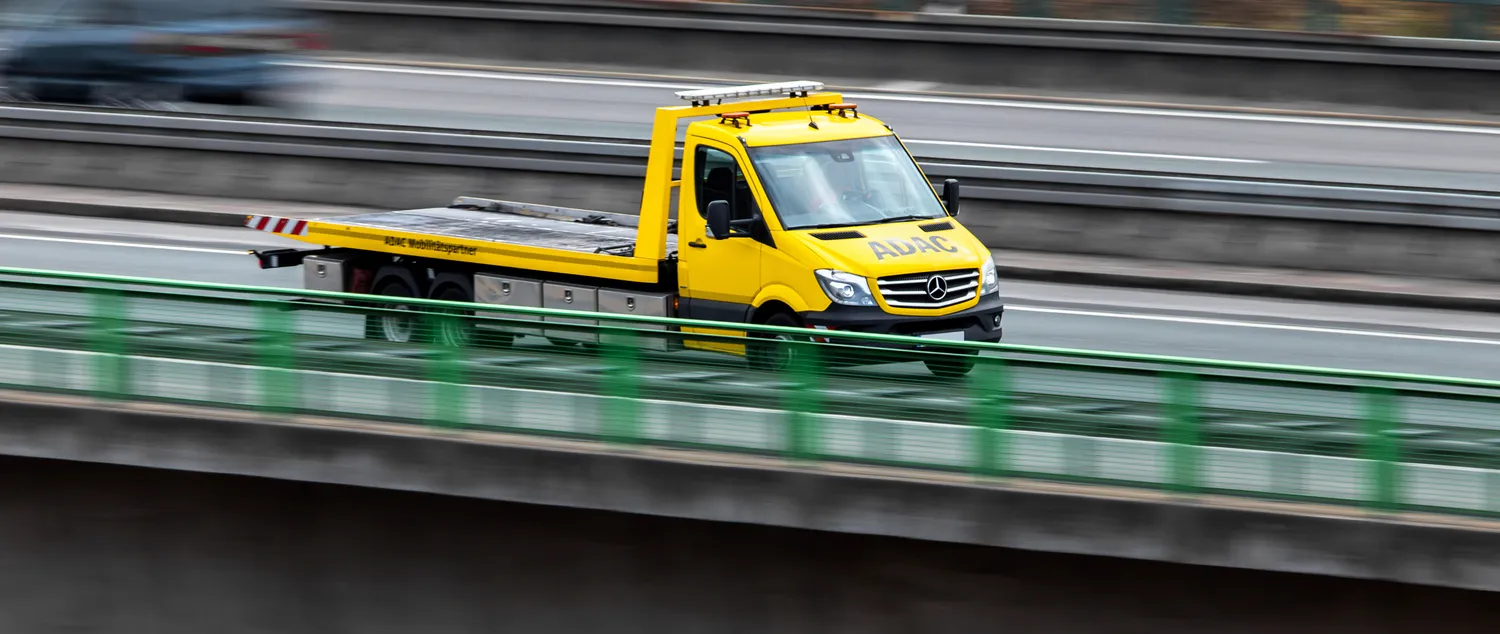 Ile waży auto laweta?